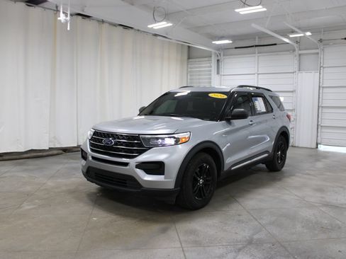 Used 2020 Ford Explorer XLT w/ Comfort Package RWD image 4