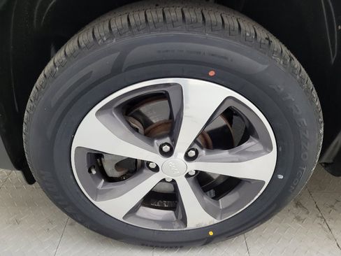 Used 2019 Jeep Cherokee Limited image 31