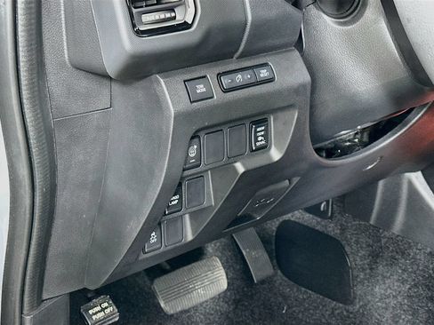 Used 2022 Nissan Frontier Pro-X RWD image 10