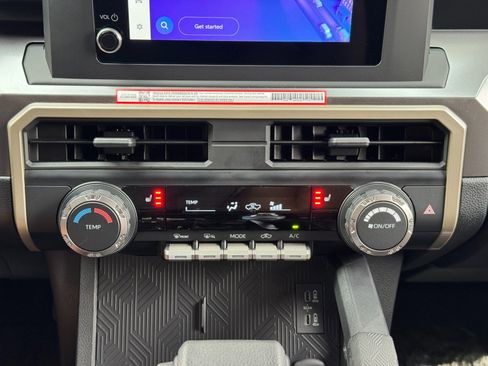 Used 2025 Toyota Tacoma SR5 AWD/4WD image 27