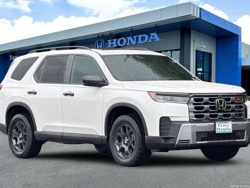 New 2026 Honda Pilot TrailSport image 2