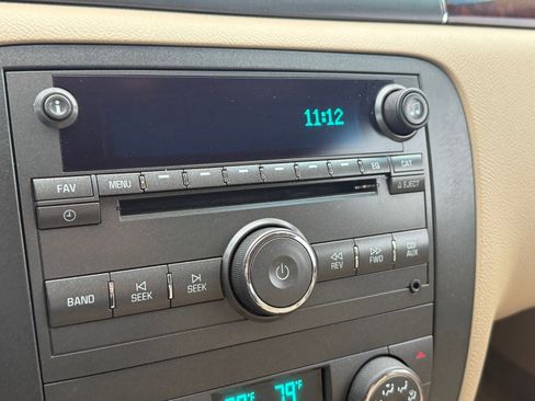 Used 2011 Buick Lucerne CXL image 23