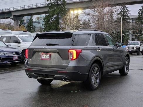 Certified 2022 Ford Explorer XLT w/ Equipment Group 202A image 5