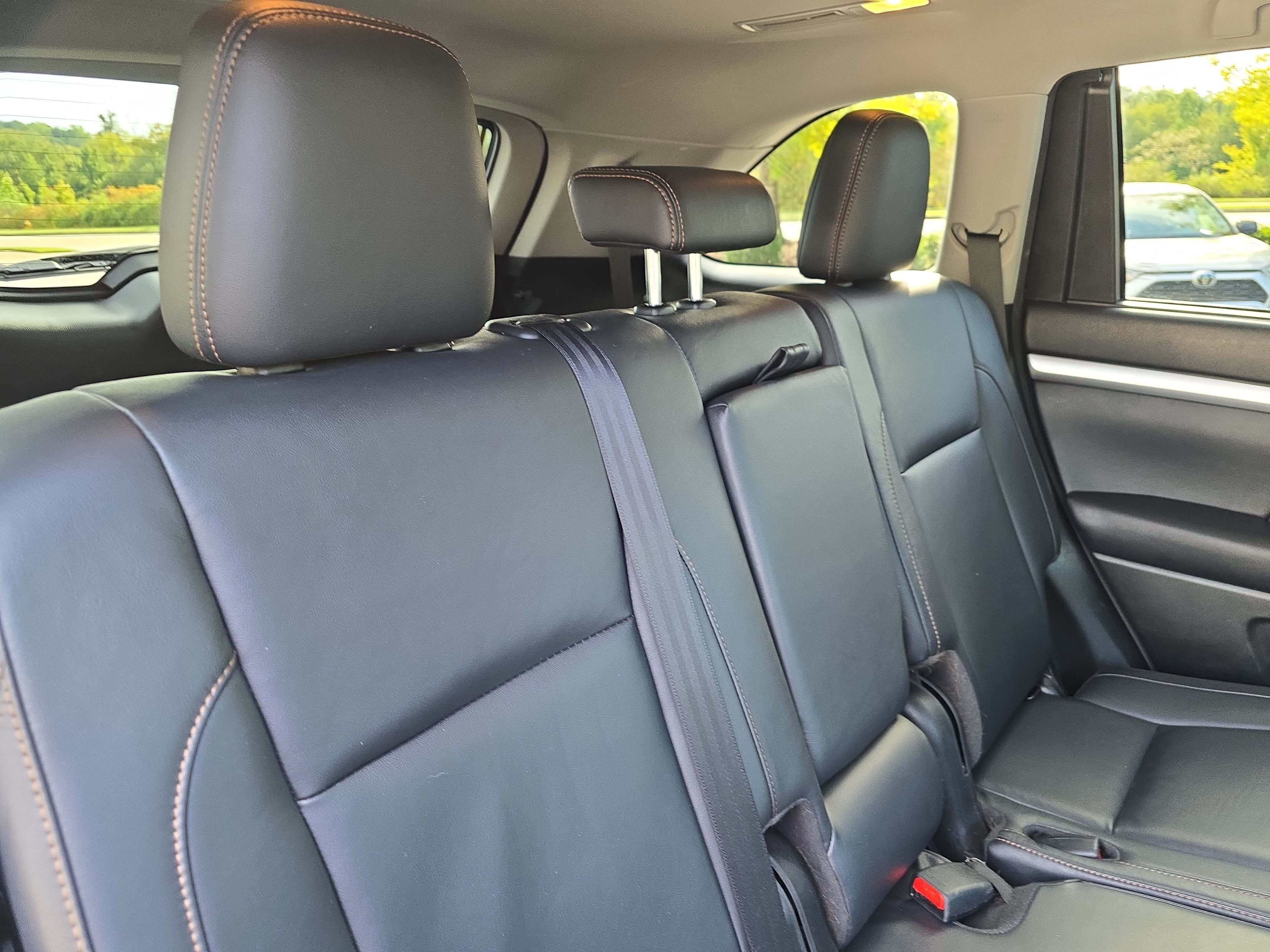 Used 2017 Toyota Highlander XLE AWD/4WD image 12