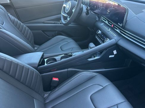 New 2025 Hyundai Elantra Limited image 15