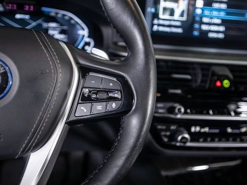 Used 2023 BMW 530e w/ Premium Package image 23