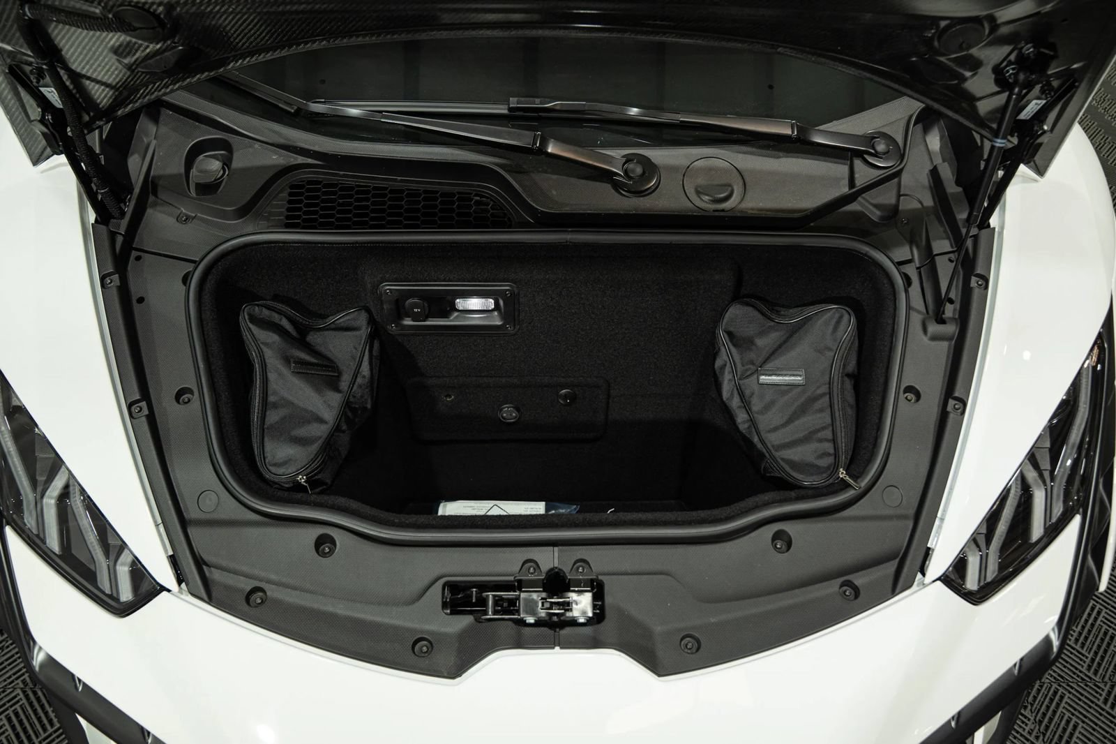 Used 2023 Lamborghini Huracan Tecnica RWD image 9