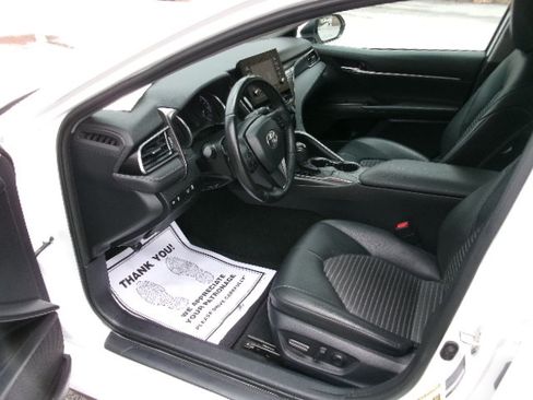 Used 2024 Toyota Camry SE w/ Convenience Package FWD image 18