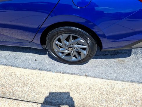 Used 2024 Hyundai Elantra SEL FWD image 5