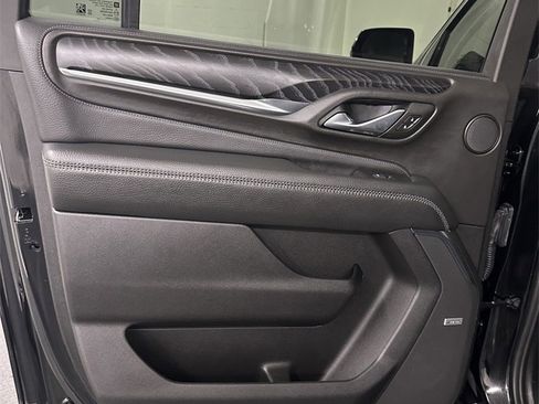 Used 2023 GMC Yukon XL Denali image 29