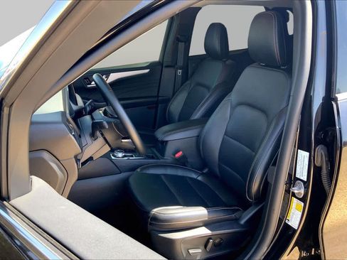 Certified 2025 Ford Escape Platinum AWD/4WD image 8