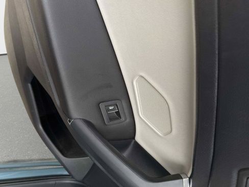 Used 2020 Volkswagen Tiguan SE image 12