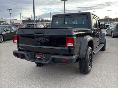 Used 2025 Jeep Gladiator Sport image 5