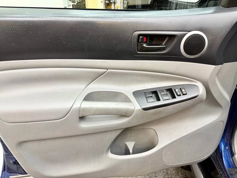 Used 2015 Toyota Tacoma Pickup 4D 5 ft image 9