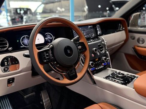 Used 2026 Rolls-Royce Cullinan AWD/4WD image 12