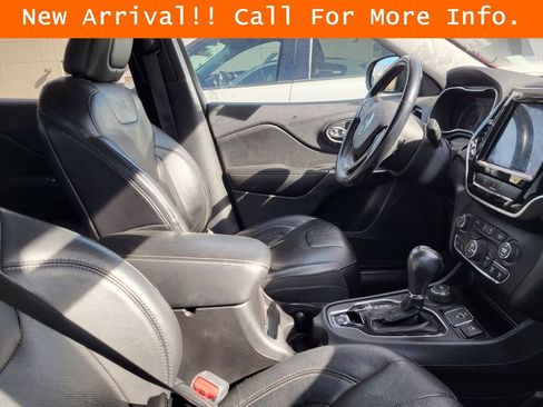 Used 2019 Jeep Cherokee Limited image 11