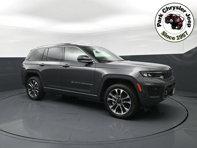 Used 2023 Jeep Grand Cherokee Overland AWD/4WD image 1