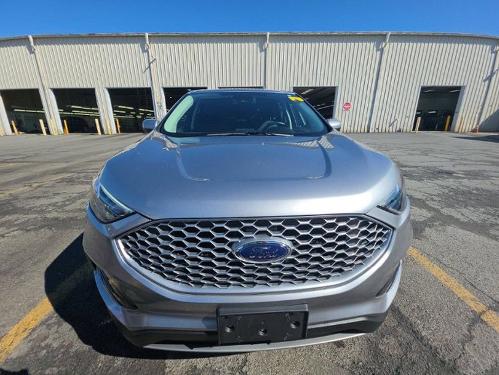 Used 2023 Ford Edge SEL w/ Convenience Package AWD/4WD image 3
