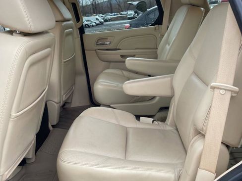 Used 2008 Cadillac Escalade AWD 4dr image 18