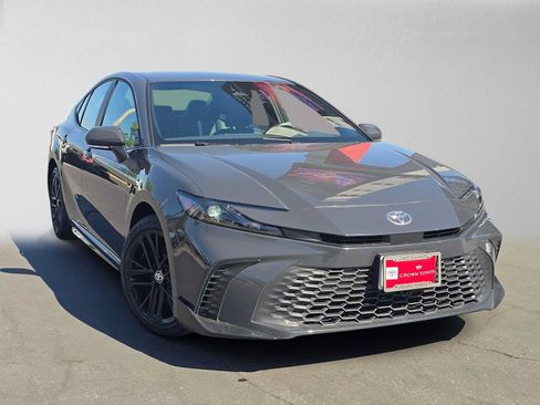 Certified 2026 Toyota Camry SE FWD image 1