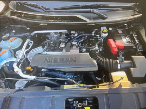 Used 2025 Nissan Rogue S image 7