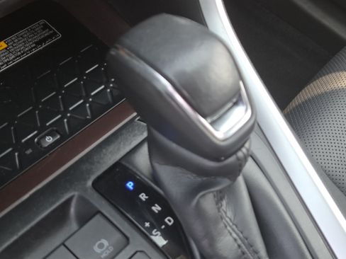 Used 2021 Toyota RAV4 Limited AWD/4WD image 32