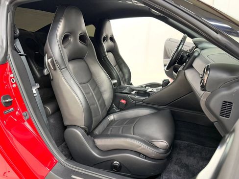 Used 2019 Nissan GT-R Premium w/ Premium Interior Package image 28