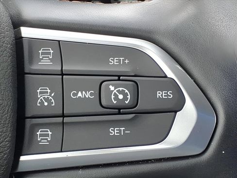 Used 2022 Jeep Compass Limited image 23