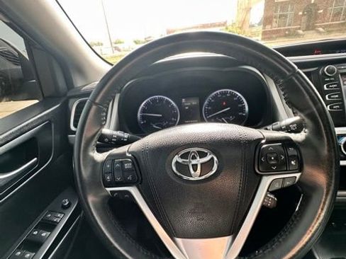 Used 2019 Toyota Highlander XLE image 15
