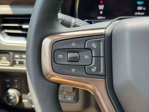 Used 2024 Chevrolet Suburban High Country AWD/4WD image 25