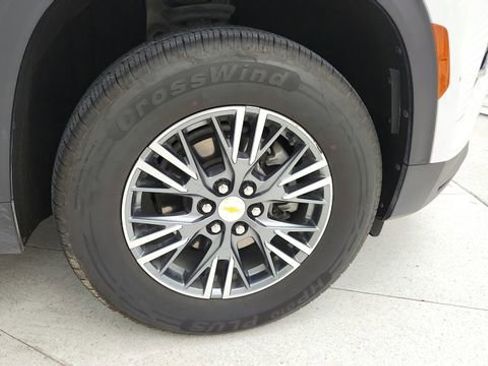 Used 2024 Chevrolet Traverse LT image 9