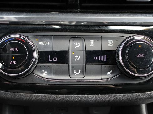 Used 2024 Buick Envista Sport Touring w/ Convenience I Package FWD image 34