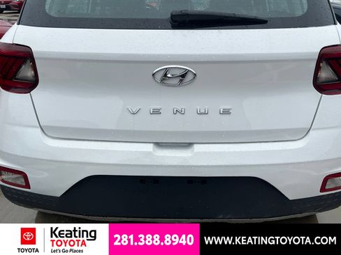 Used 2023 Hyundai Venue Limited FWD image 4
