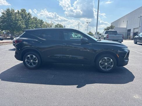 Used 2025 Chevrolet Blazer LT AWD/4WD image 2