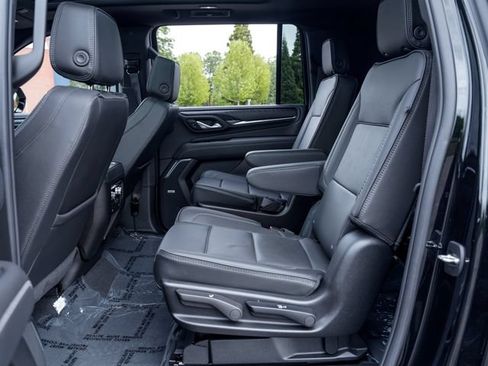 Used 2024 GMC Yukon XL Denali AWD/4WD image 28