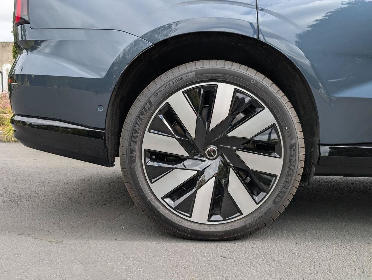 Used 2025 Volvo EX90 Plus AWD/4WD image 28