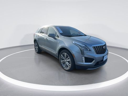 Used 2025 Cadillac XT5 Premium Luxury image 2