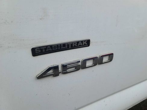 Used 2018 Chevrolet Express 4500 Extended w/ Driver Convenience Package image 27