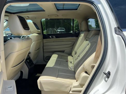 Used 2013 Lincoln MKT AWD image 26