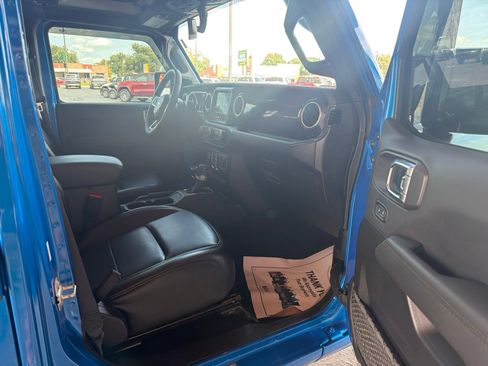 Used 2023 Jeep Wrangler Unlimited Sahara AWD/4WD image 6