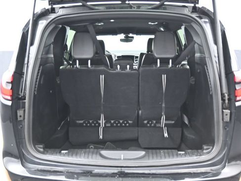 Used 2025 Chrysler Pacifica Select FWD image 16