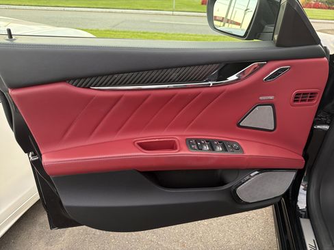 Used 2022 Maserati Quattroporte Modena Q4 image 8