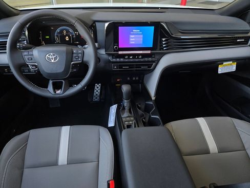 Used 2026 Toyota Camry SE FWD image 13