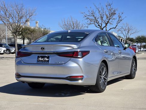 Used 2025 Lexus ES 300h w/ Premium Package image 3