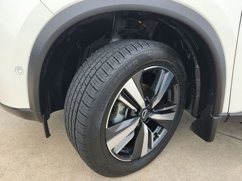 Certified 2023 Nissan Rogue Platinum w/ Platinum Premium Package FWD image 33