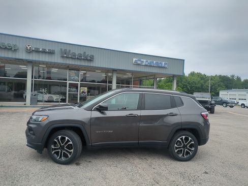 Used 2022 Jeep Compass Limited AWD/4WD image 2