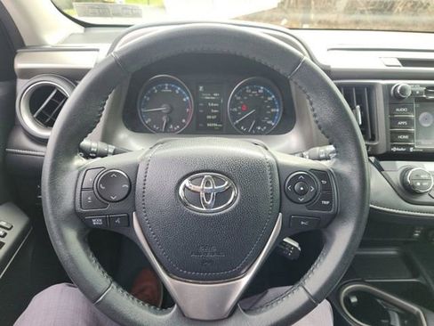 Used 2017 Toyota RAV4 XLE image 19