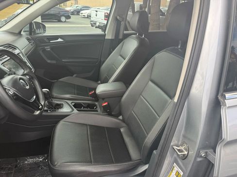 Used 2021 Volkswagen Tiguan SE FWD image 14