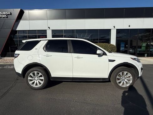 Used 2017 Land Rover Discovery Sport SE image 8