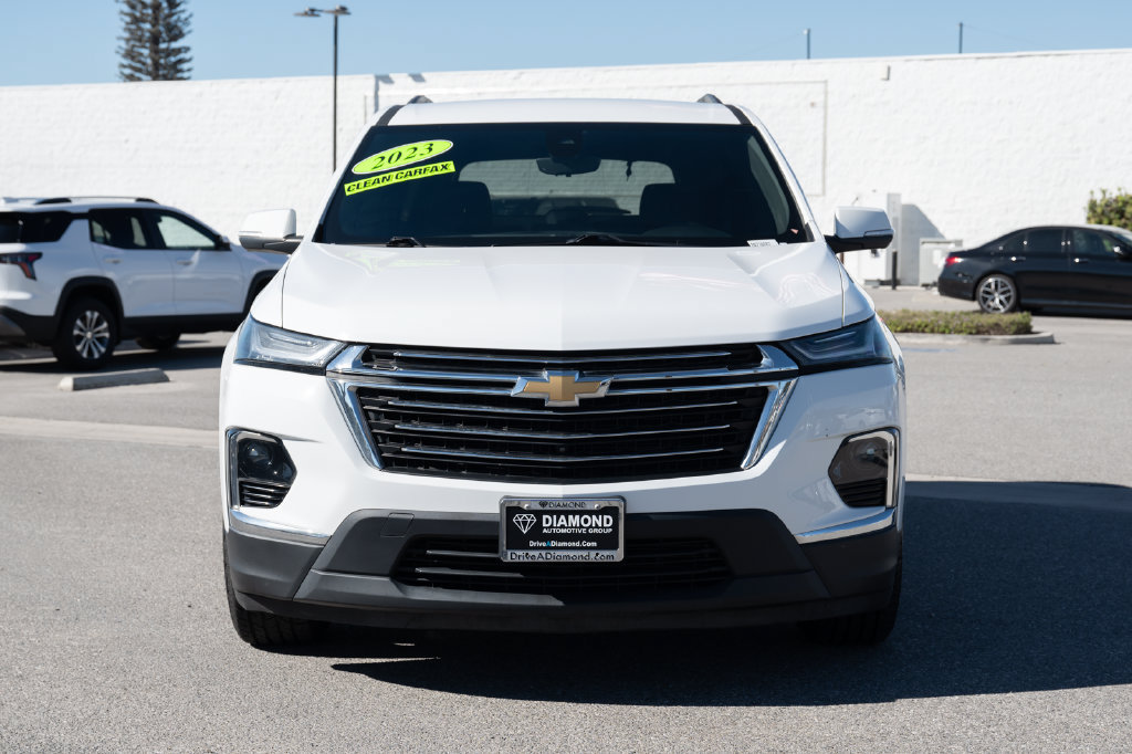Used 2023 Chevrolet Traverse LT FWD image 2